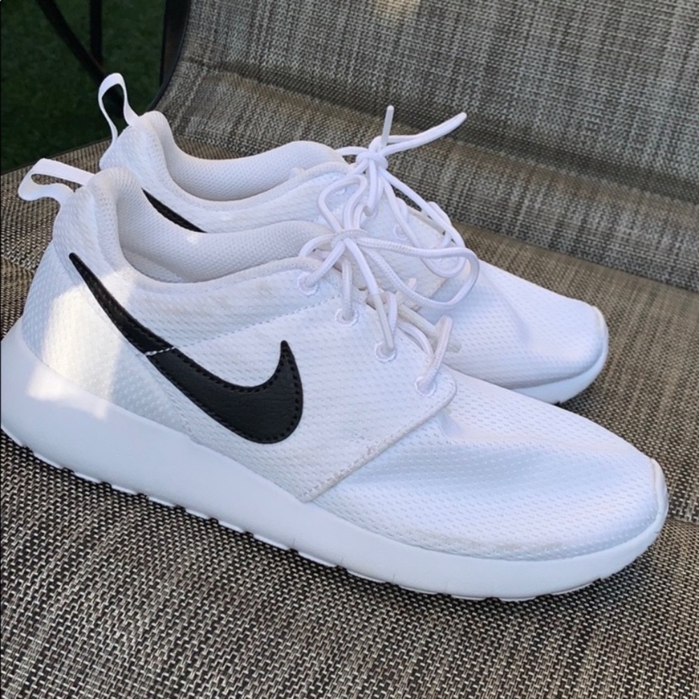 Nike Roshes white